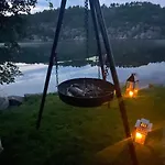 Solrik Med Tilgang Til Brygge Og Stor Hage *