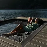 Solrik Med Tilgang Til Brygge Og Stor Hage * Risør