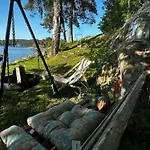 Semesterbostad Solrik Med Tilgang Til Brygge Og Stor Hage Risør