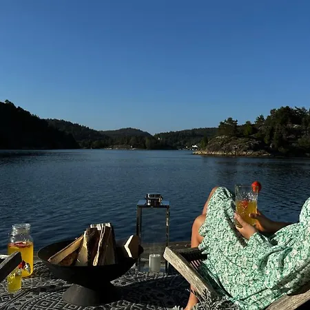 Solrik Med Tilgang Til Brygge Og Stor Hage *