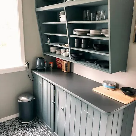 Solrik Med Tilgang Til Brygge Og Stor Hage Feriehus Risør