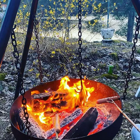 Solrik Med Tilgang Til Brygge Og Stor Hage Feriehus *