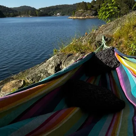 Solrik Med Tilgang Til Brygge Og Stor Hage *