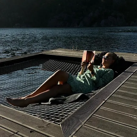 Solrik Med Tilgang Til Brygge Og Stor Hage * Risør