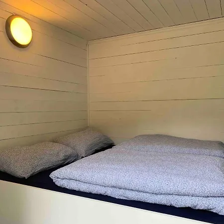 Solrik Med Tilgang Til Brygge Og Stor Hage