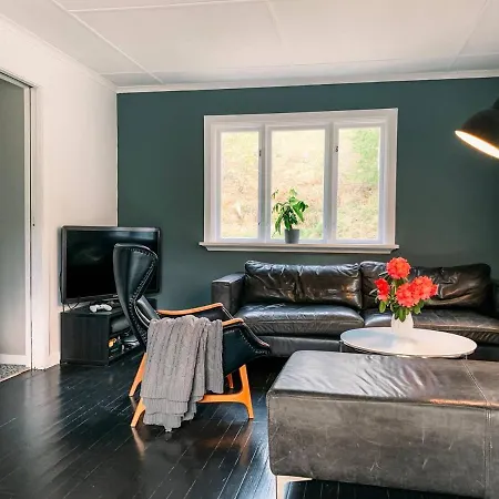 Solrik Med Tilgang Til Brygge Og Stor Hage * Risor