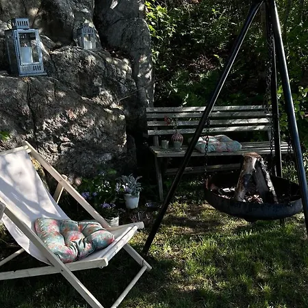 Solrik Med Tilgang Til Brygge Og Stor Hage Risør