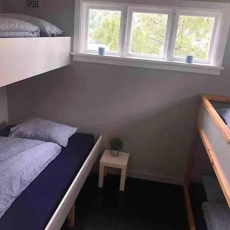 Solrik Med Tilgang Til Brygge Og Stor Hage