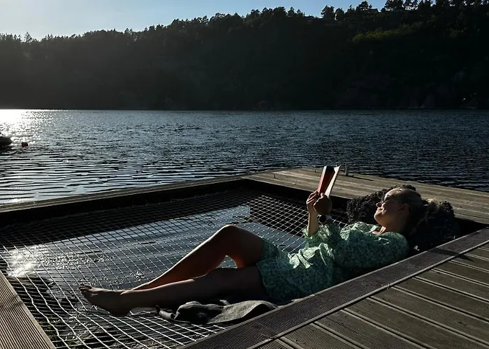 Solrik Med Tilgang Til Brygge Og Stor Hage *