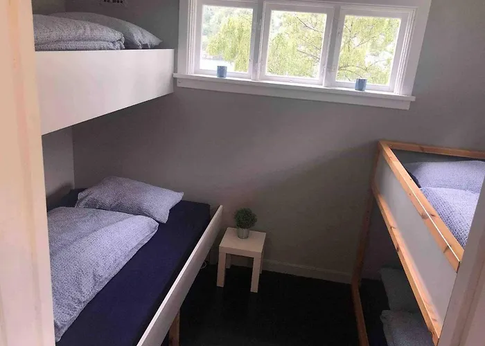 Solrik Med Tilgang Til Brygge Og Stor Hage